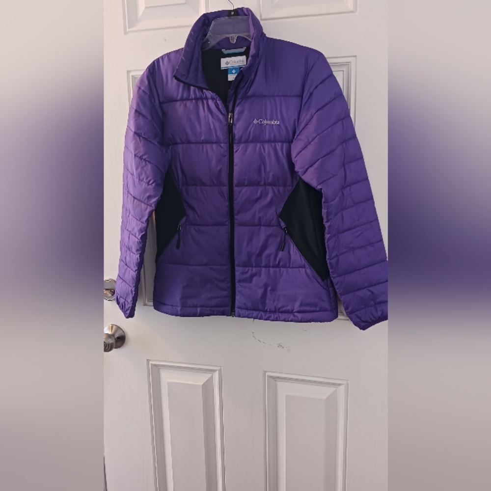 **Size Medium Columbia Purple Quilted Jacket With Black Side Inserts